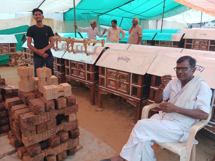 Rohida cages are being sold at the Sandwa cattle fair.