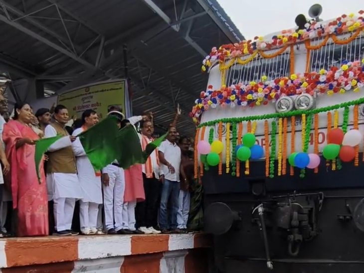 त्रिवेणीगंज से पैसेंजर ट्रेन को सांसद ने दिखाई हरी झंडी:  सुपौल के यात्रियों को होगा फायदा, अगले साल से गलगलिया तक चलेगी ट्रेन – Supaul News