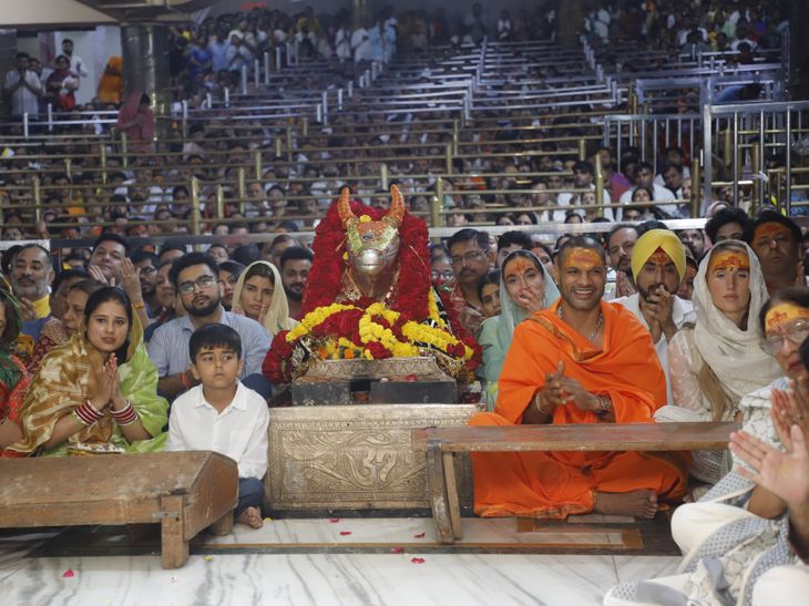 Cricketer Shikhar Dhawan visited Mahakal Temple