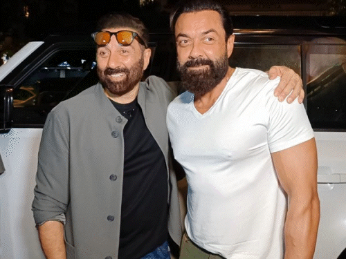 bobby deol shooting barsaat injured leg sunny deol | बॉबी का पैर टूटने पर सनी ने कंधे पर उठाया: डॉक्टरों ने कहा था नहीं बचा सकते, सनी ने रातोंरात लंदन ले जाकर सर्जरी करवाई
