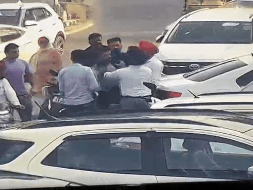 Lawyer Attacked and Threatened by Youth on Ludhiana’s Mall Road Lawyer Attacked and Threatened by Youth on Ludhiana’s Mall Road