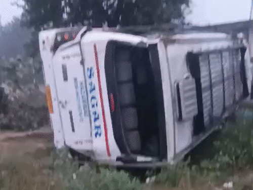 Bus overturns in Koderma, 11 injured; driver lost control on sharp turn