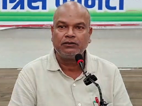Congress President Rajesh Ram broke down during the press conference.