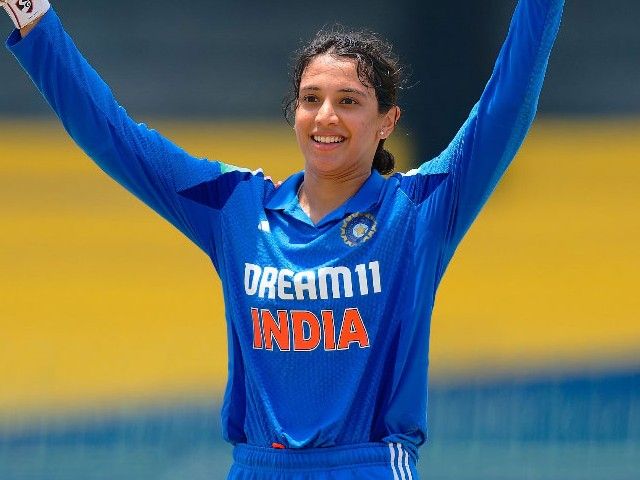 महिला क्रिकेट रैंकिंग: स्मृति मंधाना शीर्ष पर, हरमनप्रीत कौर को नुकसान क्यों? Smriti Mandhana Retains Top Ranking news image