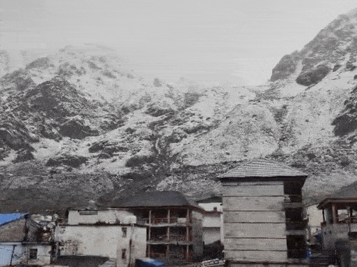 First Snowfall of Season Hits Hemkund Sahib and Kedarnath; Uttarakhand on Yellow Alert First Snowfall of Season Hits Hemkund Sahib and Kedarnath; Uttarakhand on Yellow Alert