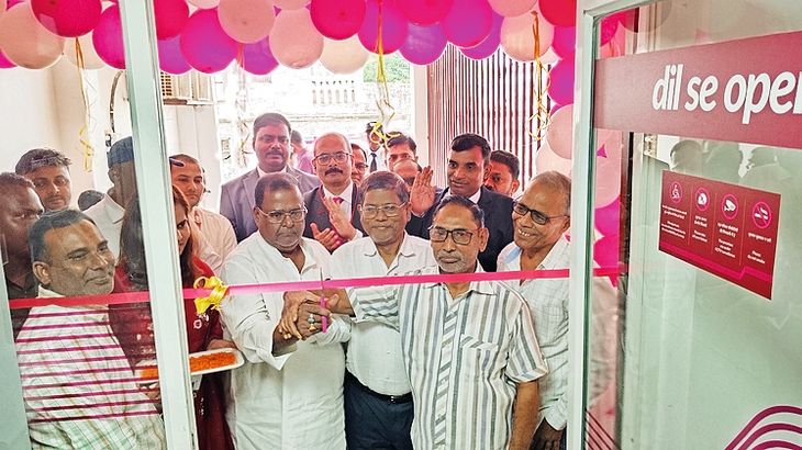 Axis Bank's new branch inaugurated | एक्सिस बैंक की नई शाखा का हुआ ...