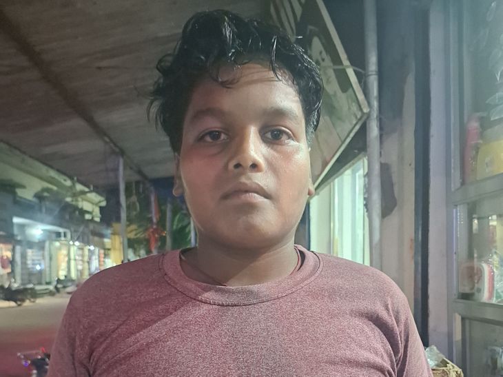 14 साल का दिव्य परिवार का सहारा:  स्कूल के बाद मोमोज बेचकर चलाता है घर, दिव्य का मोमोज रहता है काफी स्वादिष्ट – Balrampur (Ramanujganj) News