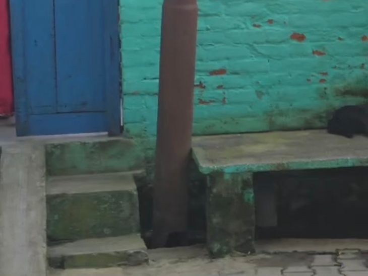 Dilapidated electric pole in Ahiran of Palia | पलिया के अहिरान में ...