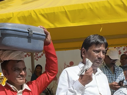 Amitabh Bachchan gave himself a birthday gift | अमिताभ बच्चन ने जन्मदिन में खुद को दिया तोहफा: ₹6.59 करोड़ की तीन प्रॉपर्टी खरीदी; अनोखे अंदाज में फैंस मना रहे महानायक का बर्थडे