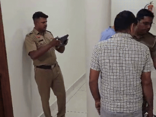 करनाल में होटल के बाथरूम में प्रेमिका ने किया सुसाइड:दिल्ली के युवक संग ठहरी थी, पुलिस ने परिवार को बुलाया- INA NEWS