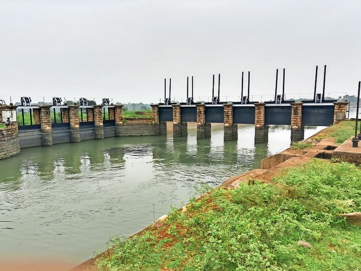 Irrigation: After releasing water for 55 days, the main gate of Tandula ...