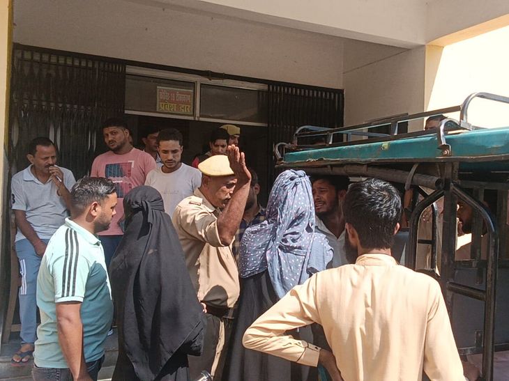 Elderly man dies after being hit by an e-rickshaw in Bijnor