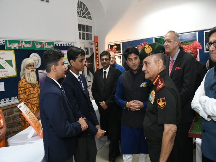 सीडीएस जनरल चौहान बोले-देश के युवाओं के रक्त में क्रिएटिविटी:  सिंधिया स्कूल फोर्ट के स्थापना दिवस समारोह में कहा-अब युद्ध की परिभाषा बदल चुकी है – Gwalior News