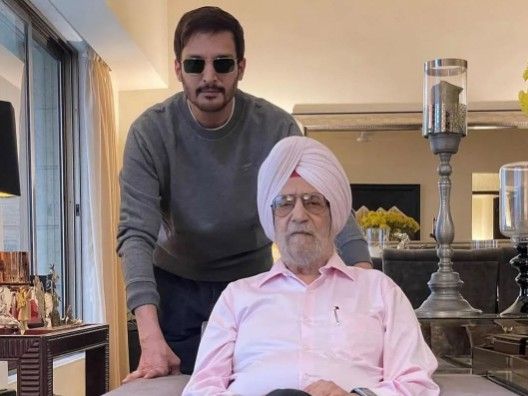 Jimmy Shergill’s father Satyajit Singh passes away | जिम्मी शेरगिल के पिता सत्यजीत सिंह का निधन: 90 साल की उम्र में लीं आखिरी सांसें, पगड़ी हटाने पर डेढ़ साल तक नहीं की थी बेटे से बात