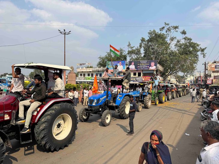 Farmers took out a rally with more than 300 tractors