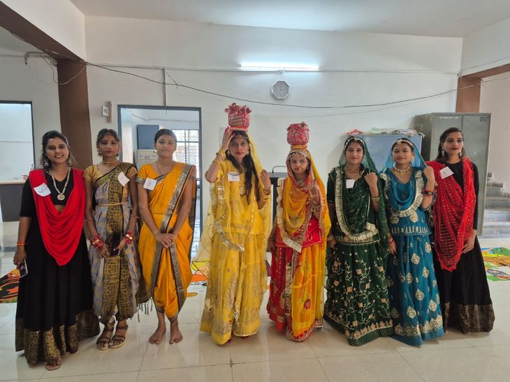Aastha Rajput Group first in Question Forum in Yuva Utsav