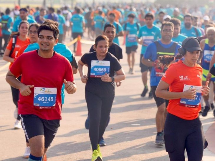 60 साल की महिला मैराथन में 10km दौड़ीं:एक साल पहले घुटनों की रोबोटिक सर्जरी कराई थी, डॉक्टर बोले- ये सही टेक्नोलॉजी का नतीजा- INA NEWS