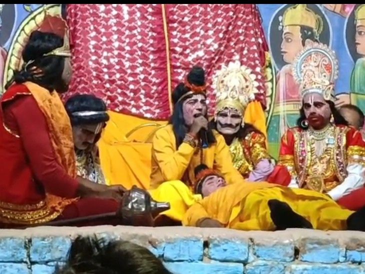 Angad-Ravan dialogue and Laxman Shakti staged in Ramlila | रामलीला में ...