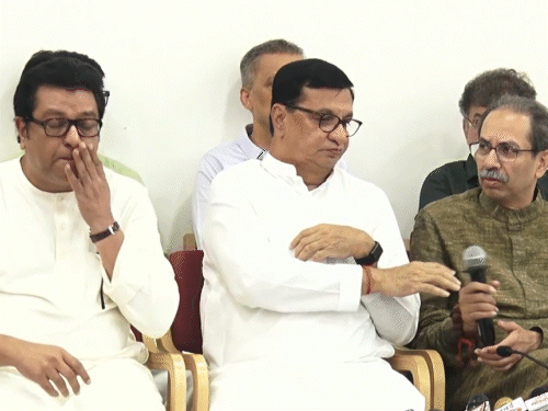 Maharashtra Voter List Controversy; Raj Thackeray | Shiv Sena NCP Vs BJP | महाराष्ट्र में विपक्ष की EC से वोट चोरी की शिकायत: MVA नेता बोले- एक वोटर का नाम कई बूथों पर, बोगस वोट ही NDA को जिताते हैं