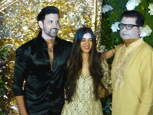 Celebs attend Ramesh Taurani’s Diwali party | रमेश तौरानी की दिवाली पार्टी में पहुंचे सेलेब्स: ऋतिक रोशन गर्लफ्रेंड सबा आजाद के साथ दिखे, पूजा हेगड़े और नोरा फतेही ने भी की शिरकत