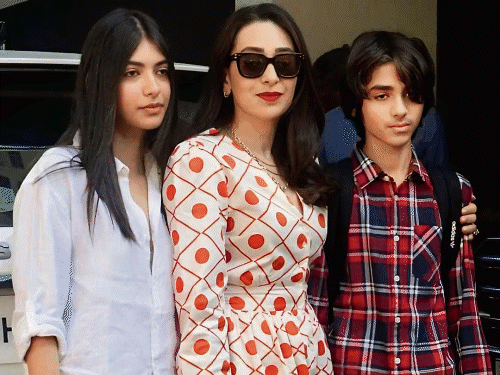 karishma kapoor children sanjay kapur birthday | करिश्मा के बच्चों ने संजय को जन्मदिन पर किया याद: एक्ट्रेस ने फोटो शेयर की, करीना ने लिखा- पापा हमेशा तुम्हारी सुरक्षा करेंगे