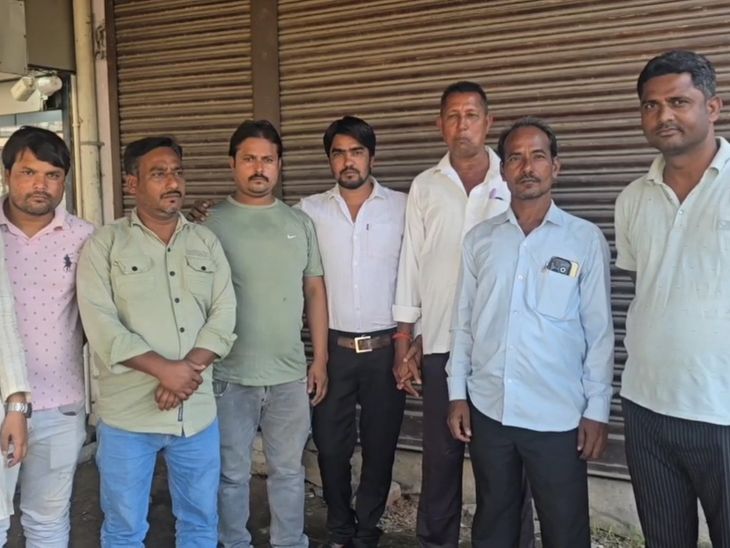 11 councilors submitted a mass resignation to the SDM.