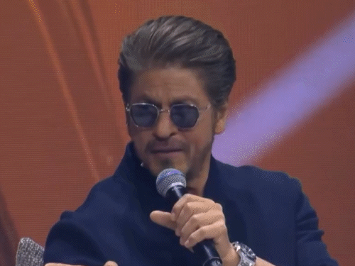 Shahrukh said- I also belong to a film family! | शाहरुख ने कहा- मैं भी फिल्मी परिवार से हूं!: देखते रह गए सलमान, आमिर ने कहा- अब आप समझ गए कि SRK स्टार क्यों हैं