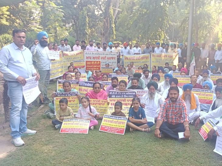 180 ईटीटी अध्यापकों ने की पंजाब सरकार खिलाफ नारेबाजी:  तरनतारन में AAP के खिलाफ पोल खोल रैली, दीवारों पर पोस्टर लगाए – tarn-taran News