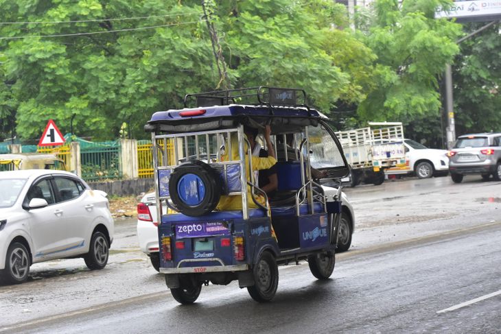 Auto and e-rickshaw drivers neither wear grey uniforms nor write their ...