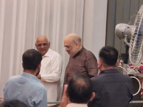 अहमदाबाद में अमित शाह के आवास पर नेताओं की भीड़:  सीएम भूपेंद्र पटेल, डिप्टी सीएम हर्ष सांघवी समेत नेताओं ने दी जन्मदिन और नववर्ष की शुभकामनाएं – Gujarat News