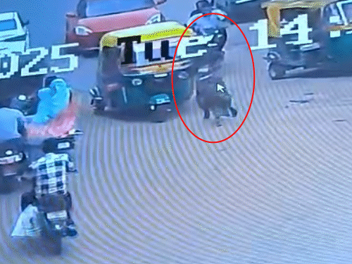 गुजरात के गांधीनगर में 6 महीने का बच्चा किडनैप:  बच्चों को लस्सी की लॉरी पर छोड़ दवाई लेने गई मां, तभी बच्चे को उठा ले गई महिला – Gujarat News