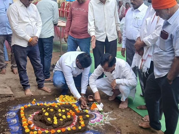 MLA Deshmukh said – every house should have a cow | विधायक देशमुख बोले ...