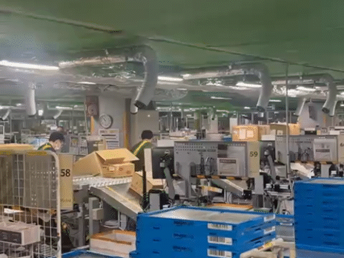 Robots will replace 500,000 jobs at Amazon | अमेजन में 5 लाख जॉब्स को रिप्लेस करेंगे रोबोट्स: पिकिंग, पैकिंग और डिलीवरी जैसे काम करेंगे, 2027 तक ₹1 लाख करोड़ की बचत होगी Robots will replace 500,000 jobs at Amazon | अमेजन में 5 लाख जॉब्स को रिप्लेस करेंगे रोबोट्स: पिकिंग, पैकिंग और डिलीवरी जैसे काम करेंगे, 2027 तक ₹1 लाख करोड़ की बचत होगी