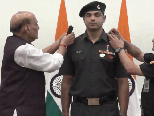 नीरज चोपड़ा लेफ्टिनेंट कर्नल बने: क्या इस सम्मान से क्रिकेट जगत भी उत्साहित है? Neeraj Chopra Lieutenant Colonel Army news image