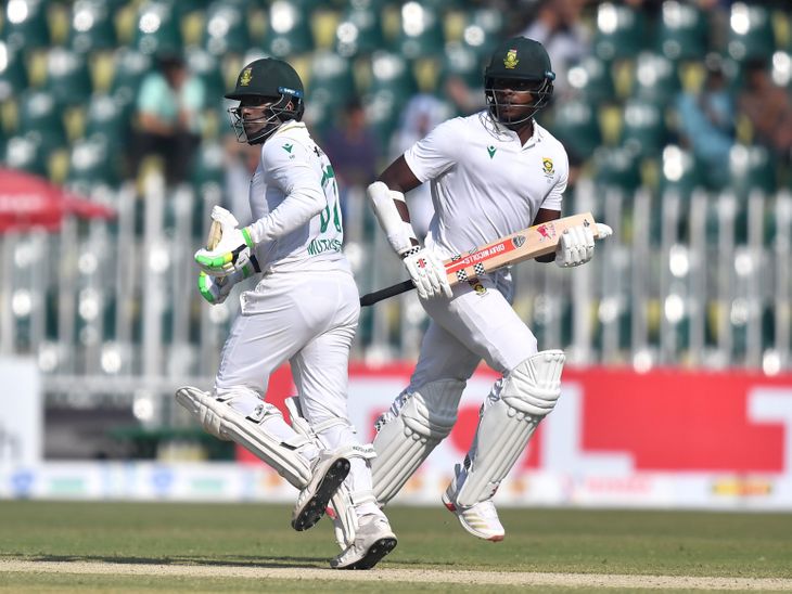 South Africa return to action in Rawalpindi Test | रावलपिंडी टेस्ट में साउथ अफ्रीका की वापसी: पाकिस्तान पर 71 रन की बढ़त हासिल की, पहली पारी में 404 रन बनाए; मुथुस्वामी-रबाडा की फिफ्टी