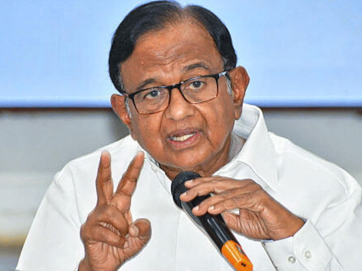 बेंगलुरु की खस्ताहाल सड़कें, चिदंबरम बोले- दिक्कत पैसों की नहीं:काम की निगरानी की जाए; किरण शॉ ने कहा था- मैं 10 सड़कें बनवा दूंगी- INA NEWS