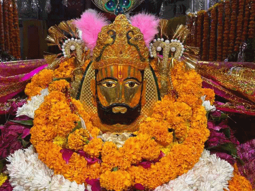 Shravan Mukut installed on Baba's Samadhi in Ramdevra | रामदेवरा में ...
