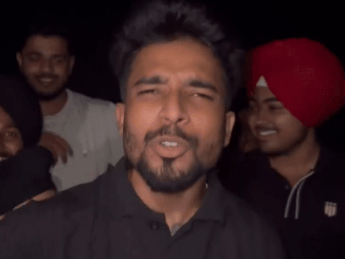 पंजाब के युवाओं में फ्रीस्टाइल रैप का क्रेज:  ‘फोन क्यों नीं चुक्कण डेया’ कर रहा ट्रेंड; न्यूयॉर्क से शुरूआत, सिंगर रफ्तार हो चुके इससे फेमस – Jalandhar News