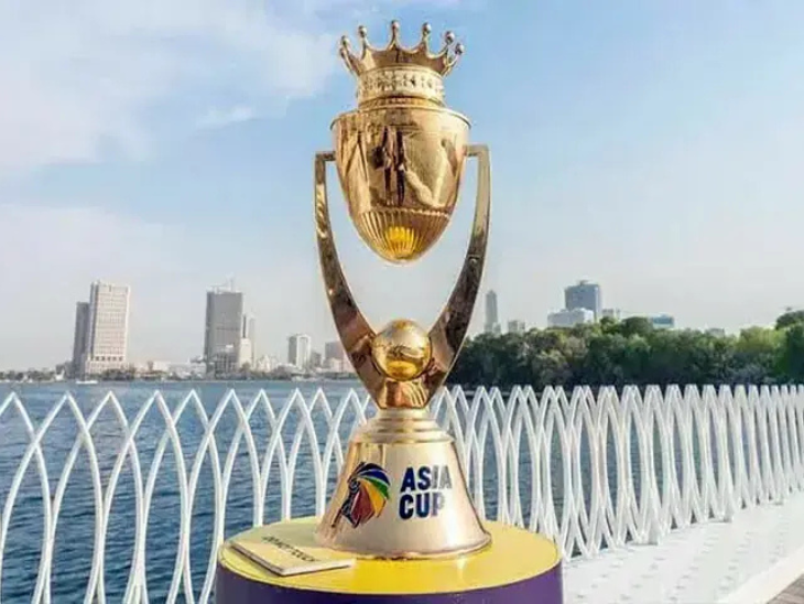 Asia Cup trophy reaches Abu Dhabi from Dubai | एशिया कप ट्रॉफी दुबई से अबू धाबी पहुंची: BCCI अधिकारी​​​​​​​ ACC मुख्यालय गए तो पता चला; स्टाफ बोला- ट्रॉफी मोहसिन नकवी के पास