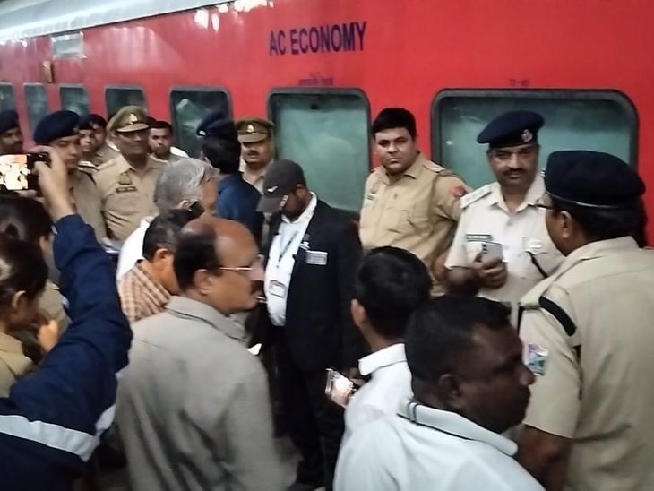 There was a commotion due to information about a bomb in the train.