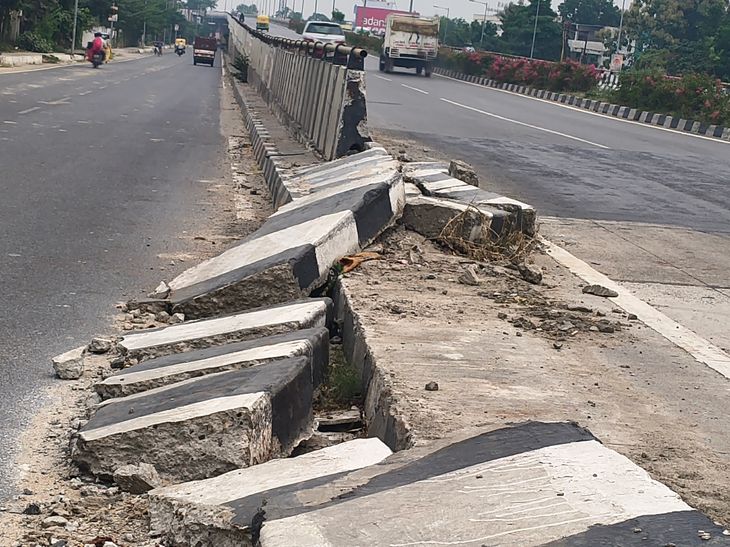 Divider broken on Kazisarai flyover