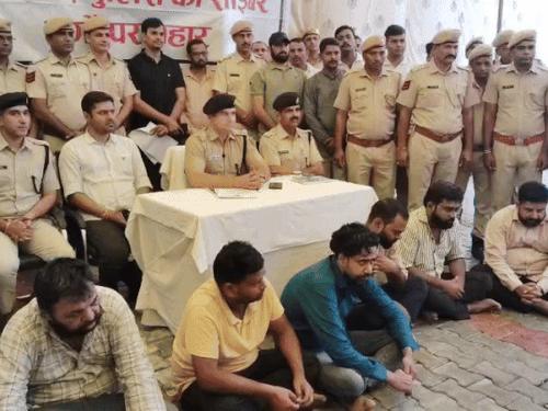 Crores of rupees were siphoned off by creating fake websites of government portals. | सरकारी योजनाओं के करोड़ों रुपए रात में करते थे ट्रांसफर: आवेदन कर खुद ही पास करते थे; कलेक्ट्रेट में पोस्टेड यूडीसी समेत 37 को पकड़ा – jhalawar News Crores of rupees were siphoned off by creating fake websites of government portals. | सरकारी योजनाओं के करोड़ों रुपए रात में करते थे ट्रांसफर: आवेदन कर खुद ही पास करते थे; कलेक्ट्रेट में पोस्टेड यूडीसी समेत 37 को पकड़ा – jhalawar News