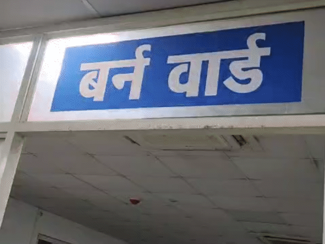 Tragic Accident at Bageshwar Dham: 2-Year-Old Falls into Hot Oil, Grandmother Injured | खौलते तेल की कढ़ाई में गिरा दो साल का बच्चा: राजस्थान से परिवार के साथ बागेश्वर धाम आया था, बचाने में दादी के हाथ भी झुलसे – Chhatarpur (MP) News Tragic Accident at Bageshwar Dham: 2-Year-Old Falls into Hot Oil, Grandmother Injured | खौलते तेल की कढ़ाई में गिरा दो साल का बच्चा: राजस्थान से परिवार के साथ बागेश्वर धाम आया था, बचाने में दादी के हाथ भी झुलसे – Chhatarpur (MP) News