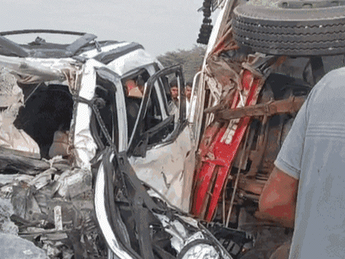 Jodhpur Bus Accident; Businessman Car Crash | Passengers | रोकने के बाद भी बस को दौड़ाता रहा ड्राइवर: रॉन्ग साइड में कार से टकराकर पलटी; व्यापारी की मौत, 10 की हालत गंभीर – Jodhpur News Jodhpur Bus Accident; Businessman Car Crash | Passengers | रोकने के बाद भी बस को दौड़ाता रहा ड्राइवर: रॉन्ग साइड में कार से टकराकर पलटी; व्यापारी की मौत, 10 की हालत गंभीर – Jodhpur News