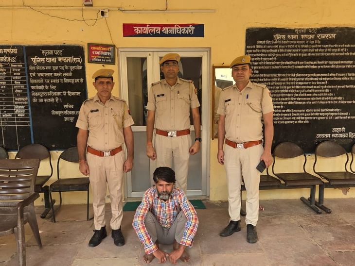 Accused arrested for embezzlement at petrol pump | पेट्रोल पंप पर गबन का आरोपी गिरफ्तार: 25 लाख का किया था गबन, हाईकोर्ट से अग्रिम जमानत हुई थी खारिज, तीन दिन का रिमांड – Jhunjhunu News Accused arrested for embezzlement at petrol pump | पेट्रोल पंप पर गबन का आरोपी गिरफ्तार: 25 लाख का किया था गबन, हाईकोर्ट से अग्रिम जमानत हुई थी खारिज, तीन दिन का रिमांड – Jhunjhunu News