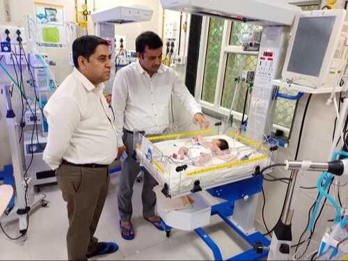 All the crèches in the district will be developed on the lines of BDK Hospital. | बीडीकेअस्पताल की तर्ज़ पर विकसित होंगे जिले के सभी पालनागृह: एडीजे डॉ. महेंद्र सिंह सोलंकी ने किया निरीक्षण, नवजात शिशु के स्वास्थ्य की जानकारी ली, पालना गृह मिली थी नवजात – Jhunjhunu News All the crèches in the district will be developed on the lines of BDK Hospital. | बीडीकेअस्पताल की तर्ज़ पर विकसित होंगे जिले के सभी पालनागृह: एडीजे डॉ. महेंद्र सिंह सोलंकी ने किया निरीक्षण, नवजात शिशु के स्वास्थ्य की जानकारी ली, पालना गृह मिली थी नवजात – Jhunjhunu News