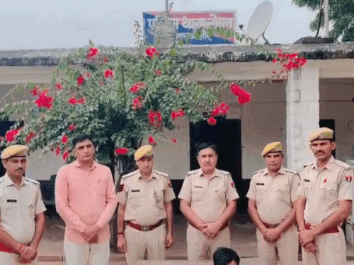 One person arrested with 2 illegal magazines and 10 live cartridges in Jalore | जालोर में अवैध 2मैगजीन,10जिंदा कारतुस के साथ 1 गिरफ्तार: नौसरा व तख्तगढ़ थाने की टीम ने की कार्रवाई,एक नाबालिंग को भी पकड़ा – Jalore News One person arrested with 2 illegal magazines and 10 live cartridges in Jalore | जालोर में अवैध 2मैगजीन,10जिंदा कारतुस के साथ 1 गिरफ्तार: नौसरा व तख्तगढ़ थाने की टीम ने की कार्रवाई,एक नाबालिंग को भी पकड़ा – Jalore News