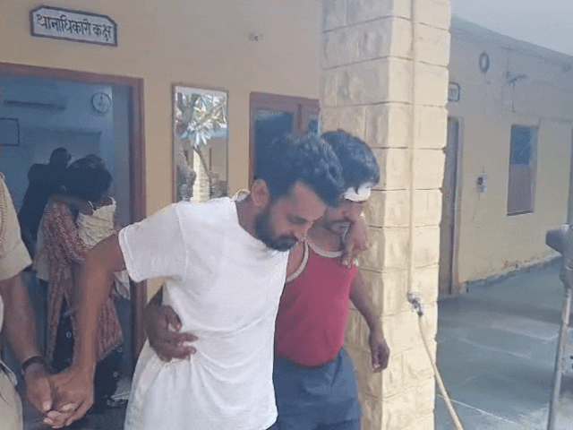 Elderly women are targeted in the name of taxi sharing. | टैक्सी शेयरिंग के नाम पर बुजुर्ग महिलाओं को बनाते शिकार: पुलिस ने गुजरात की इंटरस्टेट टैक्सी गैंग को पकड़ा, 10 जगहों पर कर चुकी वारदात – Jodhpur News Elderly women are targeted in the name of taxi sharing. | टैक्सी शेयरिंग के नाम पर बुजुर्ग महिलाओं को बनाते शिकार: पुलिस ने गुजरात की इंटरस्टेट टैक्सी गैंग को पकड़ा, 10 जगहों पर कर चुकी वारदात – Jodhpur News