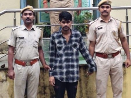 Absconding accused of theft in Ghatol Jain temple arrested | बांसवाड़ा में जैन मंदिर चोरी का चौथा आरोपी गिरफ्तार: ताला तोड़कर दानपात्र से 25 हजार रुपए किए थे चोरी, तीन साथी पहले ही जेल में – Banswara News Absconding accused of theft in Ghatol Jain temple arrested | बांसवाड़ा में जैन मंदिर चोरी का चौथा आरोपी गिरफ्तार: ताला तोड़कर दानपात्र से 25 हजार रुपए किए थे चोरी, तीन साथी पहले ही जेल में – Banswara News
