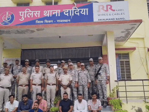 Sikar police arrested 8 habitual criminals | सीकर पुलिस ने 8 बदमाशों को किया गिरफ्तार: 7 अपराधियों के खिलाफ 32 केस हैं दर्ज, 4 टीमों ने 14 जगह दी दबिश – Sikar News Sikar police arrested 8 habitual criminals | सीकर पुलिस ने 8 बदमाशों को किया गिरफ्तार: 7 अपराधियों के खिलाफ 32 केस हैं दर्ज, 4 टीमों ने 14 जगह दी दबिश – Sikar News
